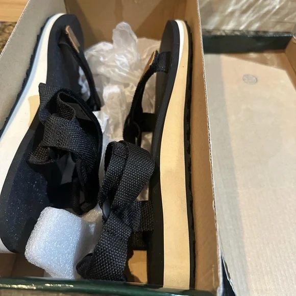 Brand New Roots Sandals - Picture 2 of 3